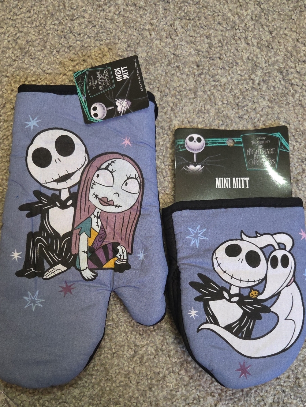 The Nightmare Before Christmas NWT 4 Piece Oven Mitt & Mini Mitt Set - Disney